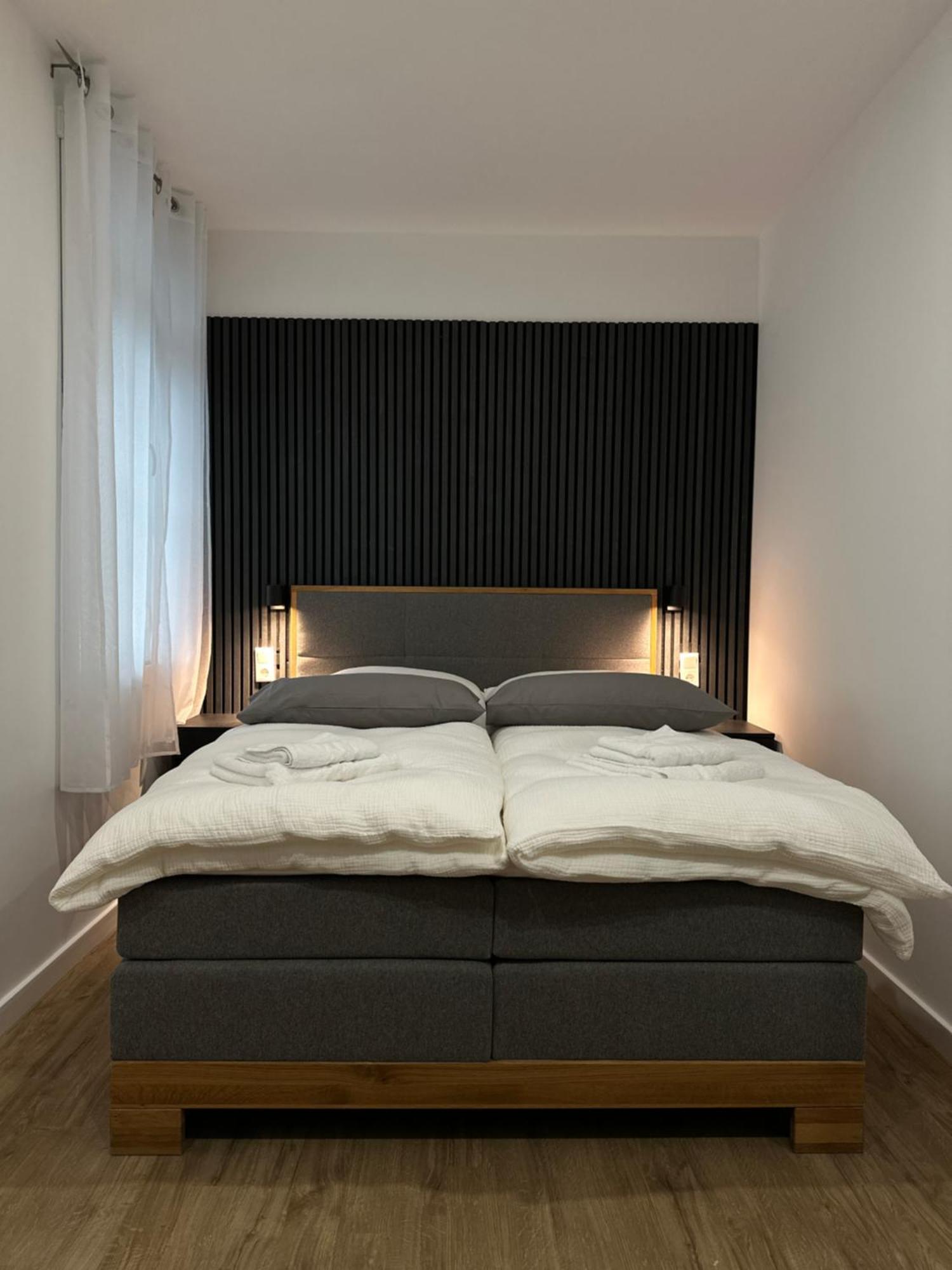 Toka Rooms - An Der Regiobahn เมทท์มานน์ ภายนอก รูปภาพ